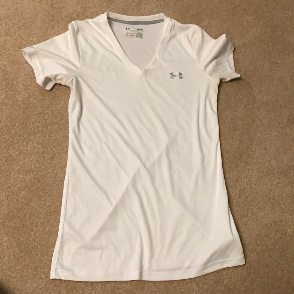 🚩 SOLD🚩Under Armour women’s tshirt